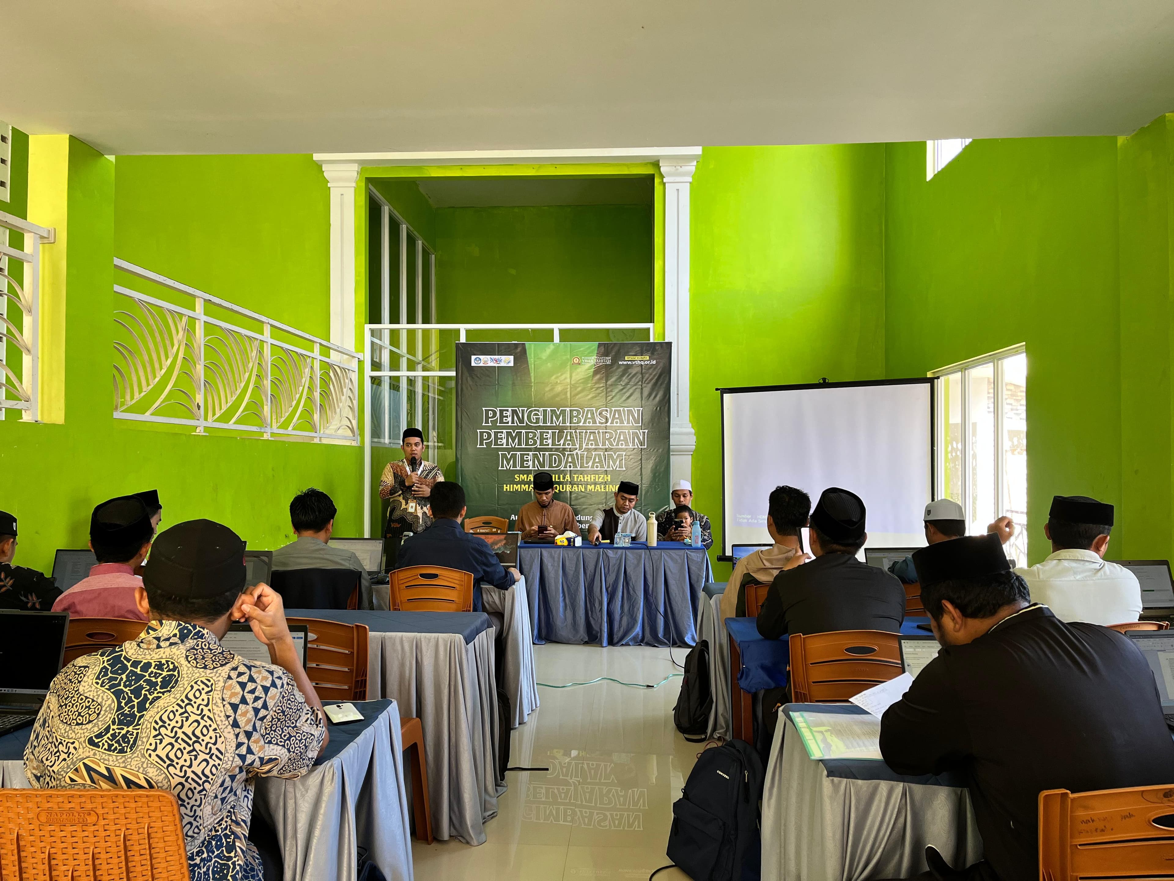 SMA IT VTHQ Gelar Pengimbasan Pembelajaran Mendalam untuk Asatidzah